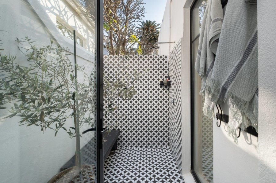 4 Bedroom Property for Sale in Oranjezicht Western Cape